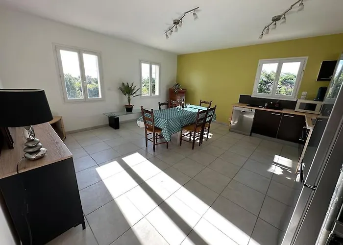 La Maison Lumineuse De Bernis